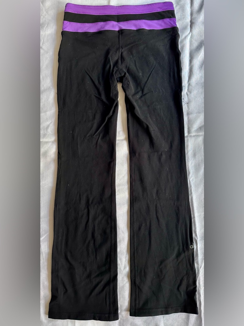 Alo Yoga Pants STRAIGHT LEG with subtle flares, Purple/black. Size: S - Picture 2 of 12
